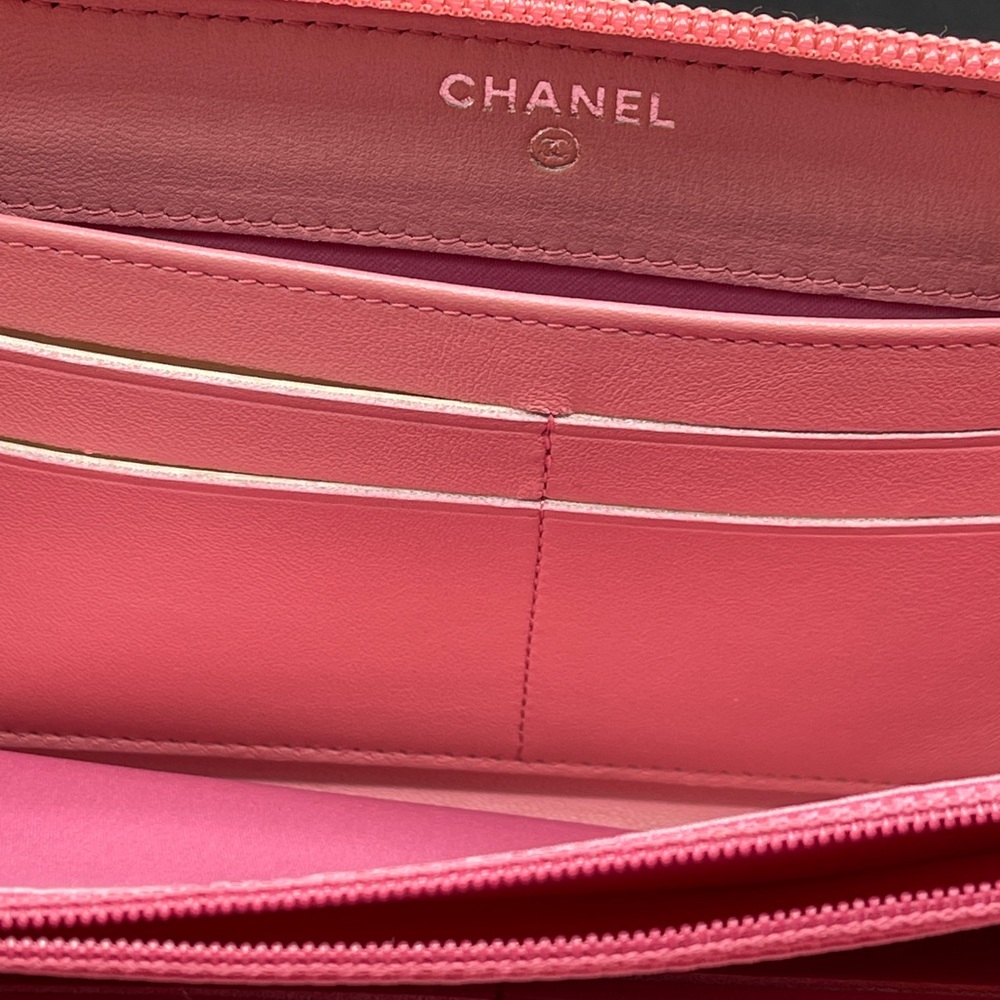 Chanel Camellia Lambskin Leather Zippy Wallet CC - Picture 13 of 16